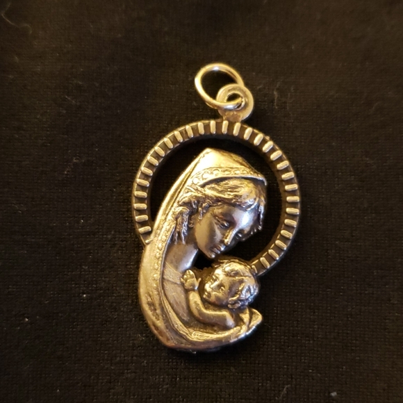 unknown Jewelry - Silver Madonna Pendant